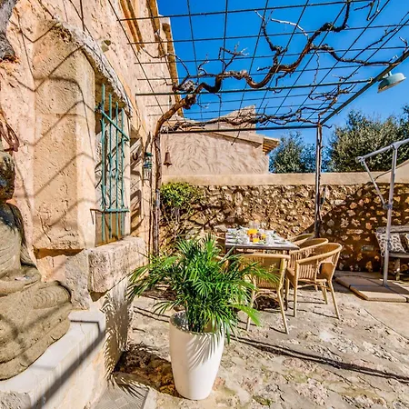 Charming With Pool View Holiday home *