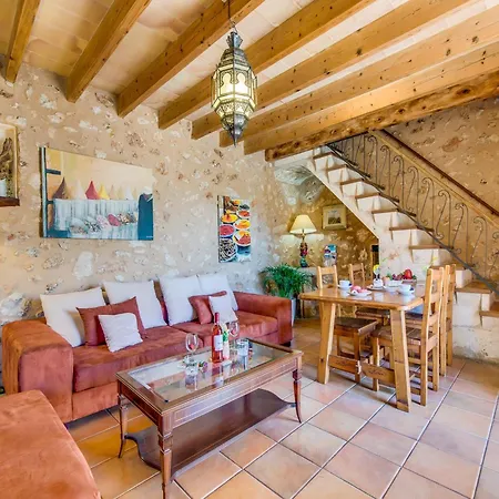 Charming With Pool View Holiday home *