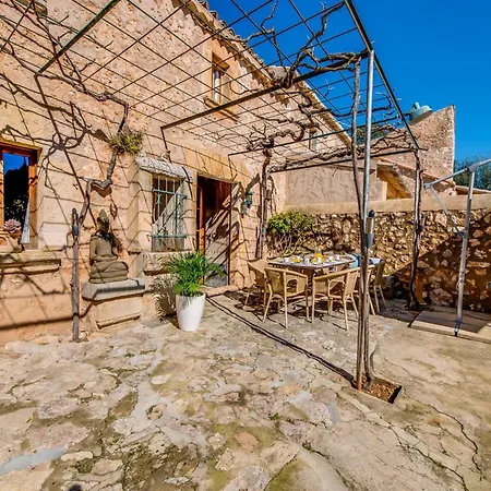 Charming With Pool View Holiday home
